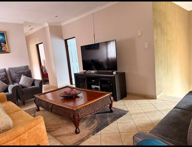 3 BEDROOM TOWNHOUSE FOR SALE IN SAFARI GARDENS
